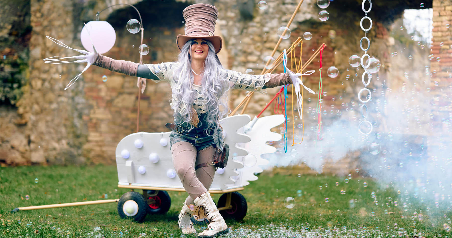 Soap bubble artist in front of the wagon